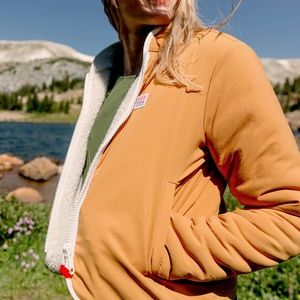NWT Topo Designs Sherpa Jacket Size Small Natural/Khaki Reversible